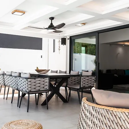 Ring Pool & Padel Belgrade Villa Baric