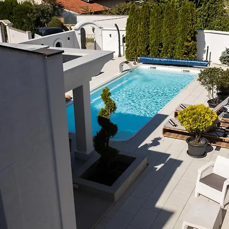 Villa Ring Pool & Padel Belgrade
