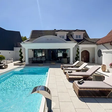 Villa Ring Pool & Padel Belgrade *