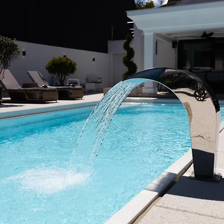 Ring Pool & Padel Belgrade Baric