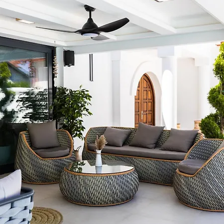 Ring Pool & Padel Belgrade * Baric