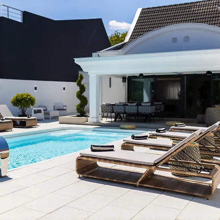 Villa Ring Pool & Padel Belgrade *