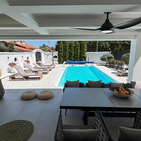 Ring Pool & Padel Belgrade Villa Baric