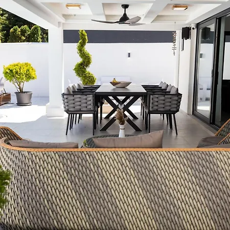 Villa Ring Pool & Padel Belgrade Baric