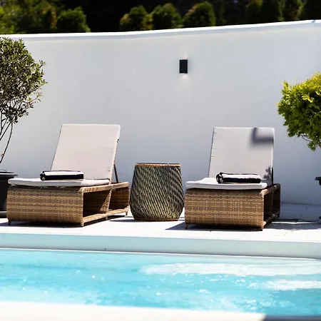 Villa Ring Pool & Padel Belgrade *