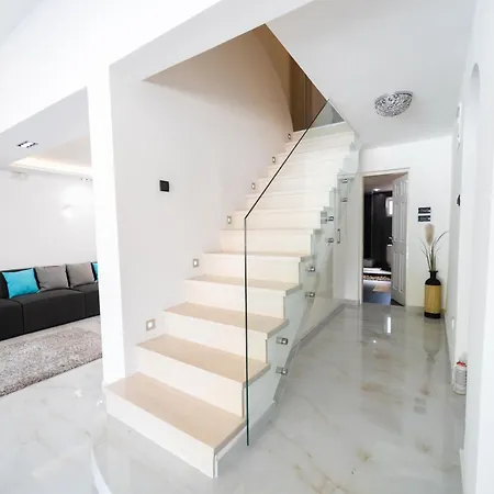 Ring Pool & Padel Belgrade * Baric