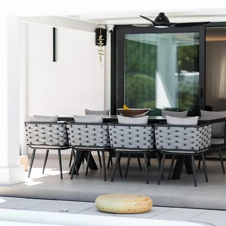 Ring Pool & Padel Belgrade Villa Baric