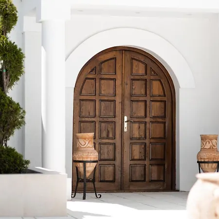 Villa Ring Pool & Padel Belgrade Baric