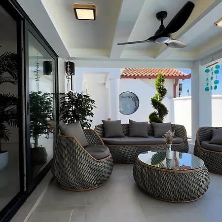 Ring Pool & Padel Belgrade Villa *