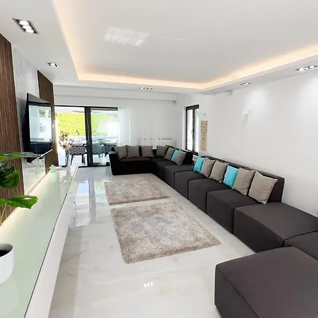 Villa Ring Pool & Padel Belgrade Baric