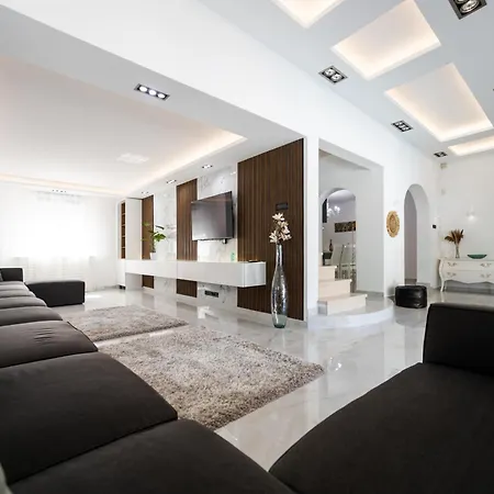 Ring Pool & Padel Belgrade Baric