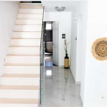 Ring Pool & Padel Belgrade Villa *