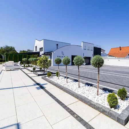 Villa Ring Pool & Padel Belgrade *