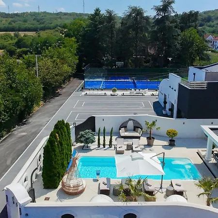 Ring Pool & Padel Belgrade * Baric