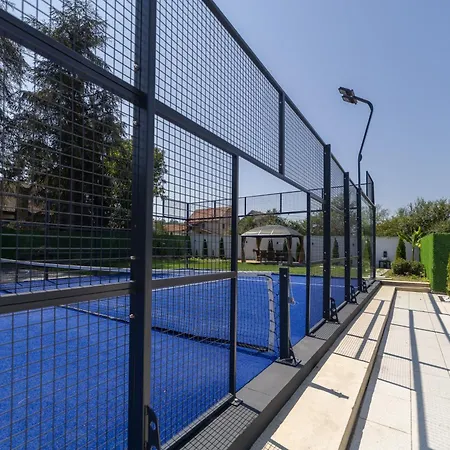 Ring Pool & Padel Belgrade Villa Baric