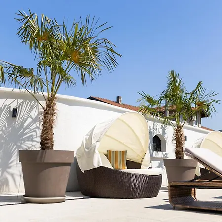 Ring Pool & Padel Belgrade Villa Baric