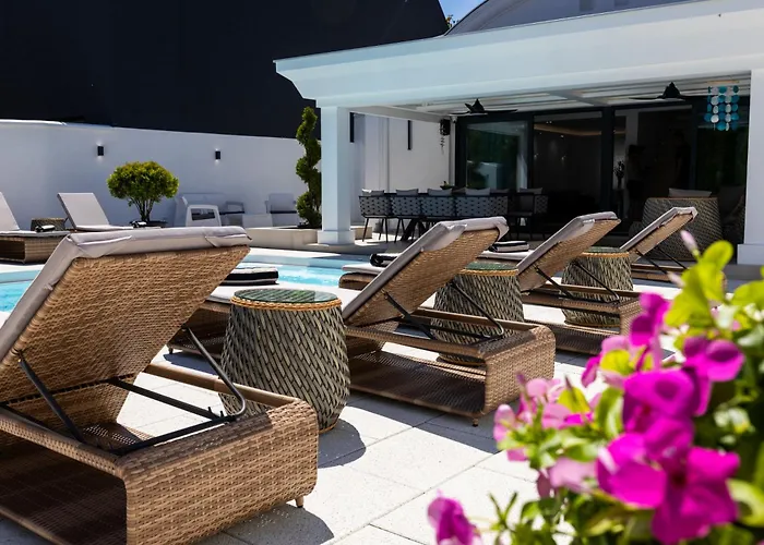 Villa Ring Pool & Padel Belgrade Baric