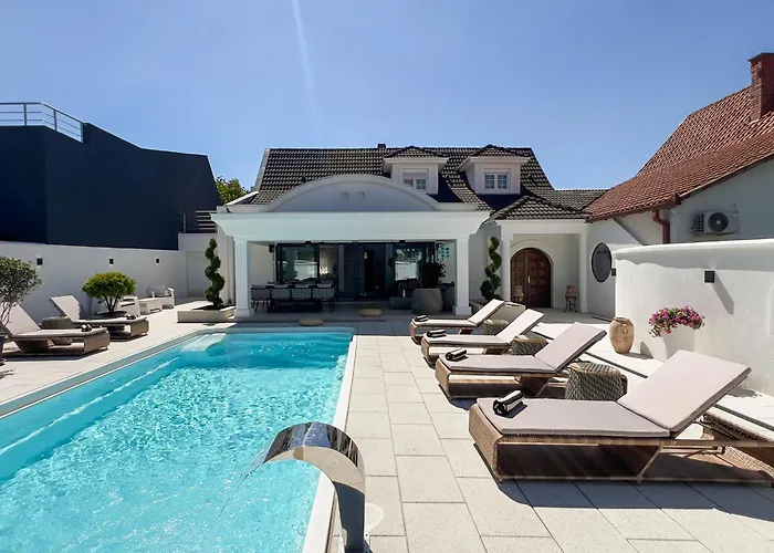 Villa Ring Pool & Padel Belgrade *