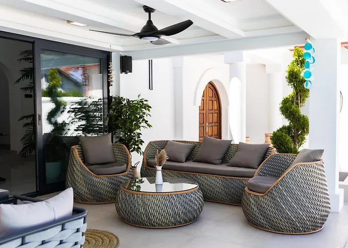 Ring Pool & Padel Belgrade * Baric