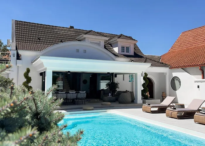 Ring Pool & Padel Belgrade Villa