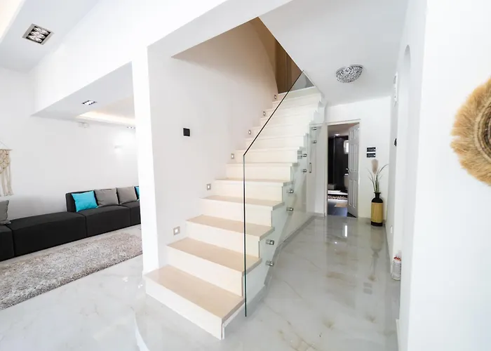 Ring Pool & Padel Belgrade * Baric