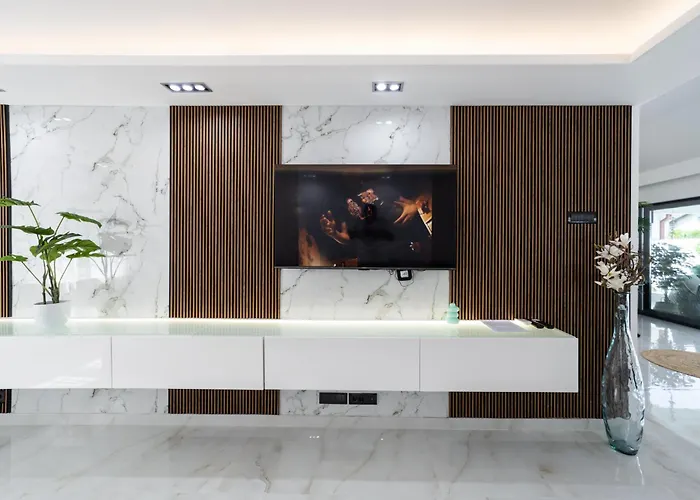 Ring Pool & Padel Belgrade * Baric