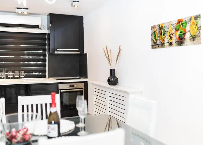 Ring Pool & Padel Belgrade Villa