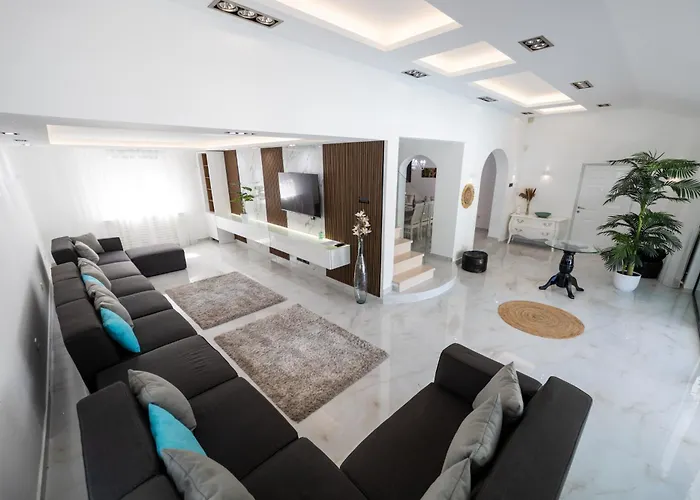 Ring Pool & Padel Belgrade Baric