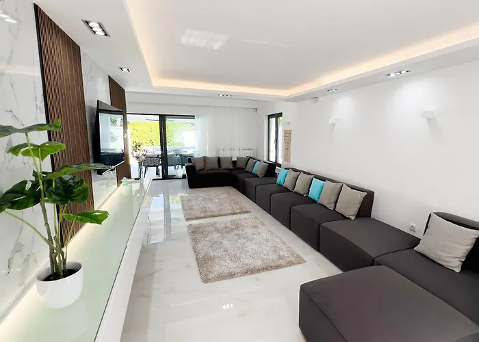 Villa Ring Pool & Padel Belgrade Baric