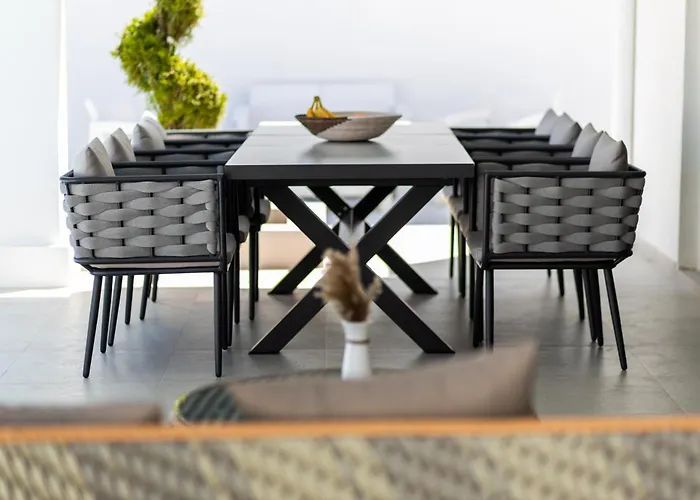 Ring Pool & Padel Belgrade * Baric