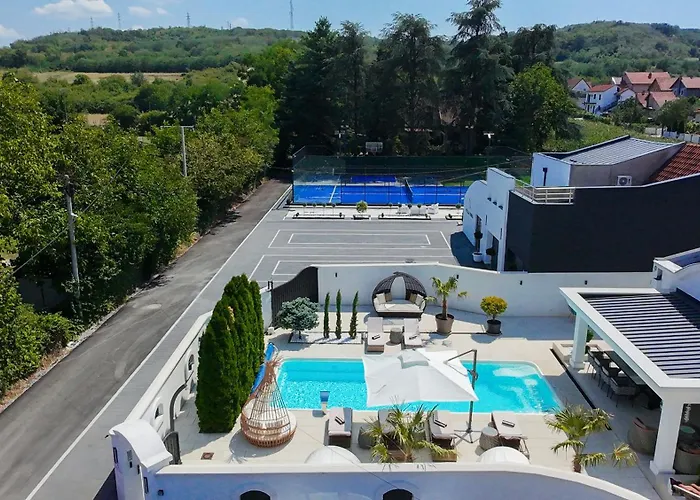 Ring Pool & Padel Belgrade * Baric