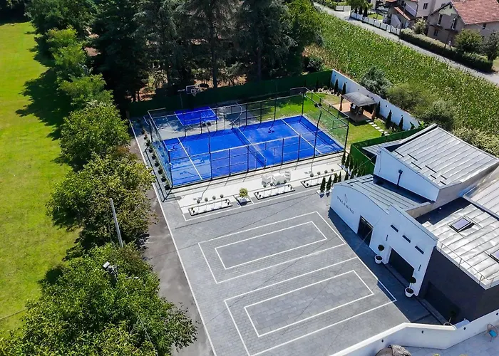 Ring Pool & Padel Belgrade Villa *