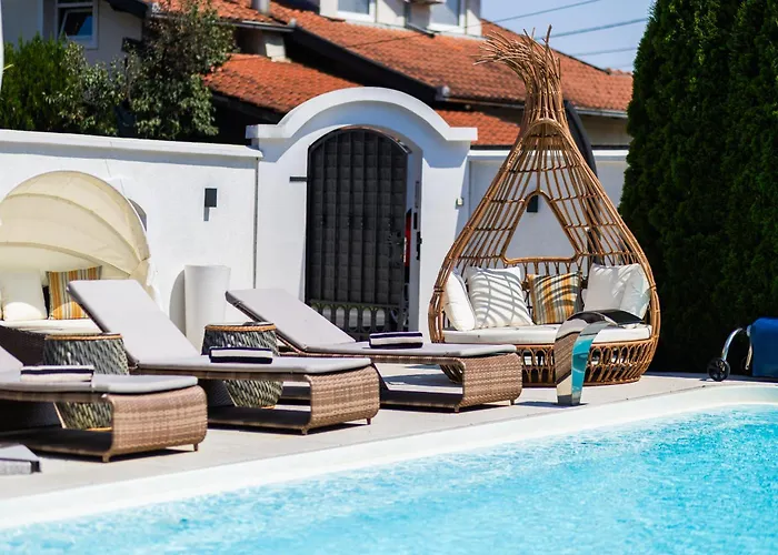 Villa Ring Pool & Padel Belgrade *