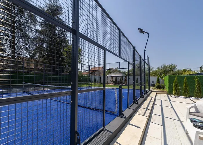 Ring Pool & Padel Belgrade Villa Baric